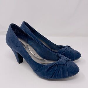 Abella navy blue suede pumps with tie knot design on toe